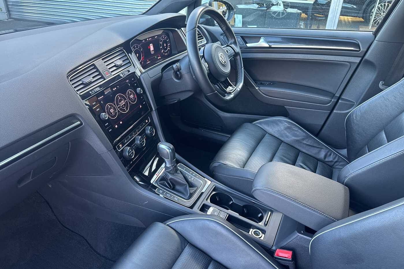 Used Volkswagen Golf 2018 for sale - 76673428: Photo 2