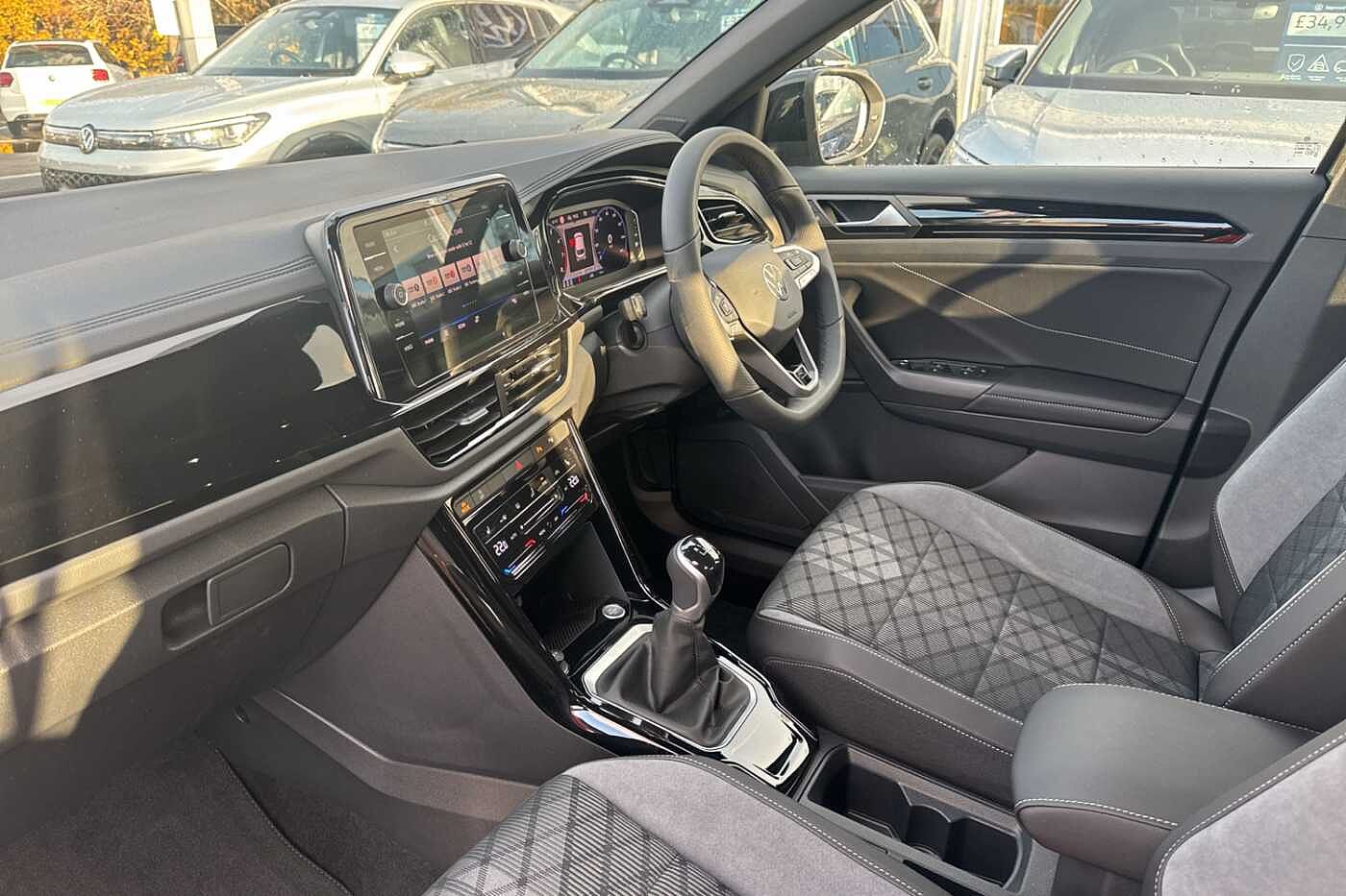 Used Volkswagen T-Roc 2025 for sale - 77122413: Photo 2