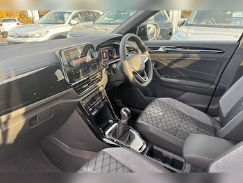 Used Volkswagen T-Roc 2025 for sale - 77122413: Photo