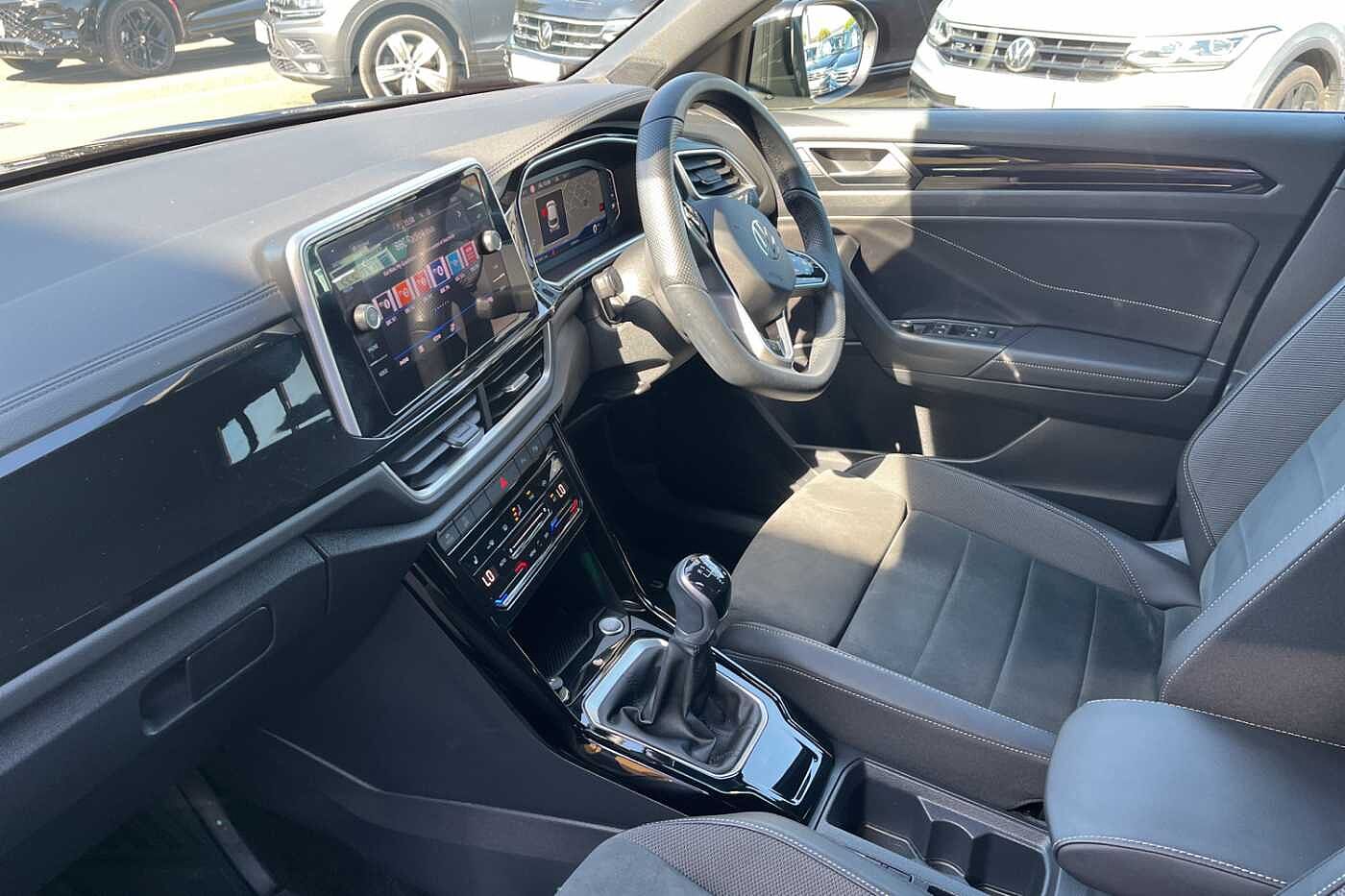 Used Volkswagen T-Roc 2022 for sale - 76675102: Photo 2