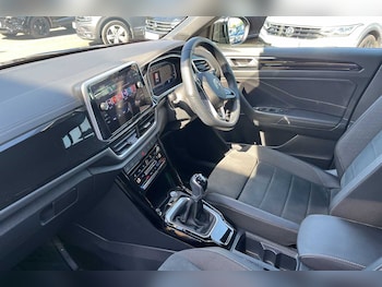 Used Volkswagen T-Roc 2022 for sale - 76675102: Photo