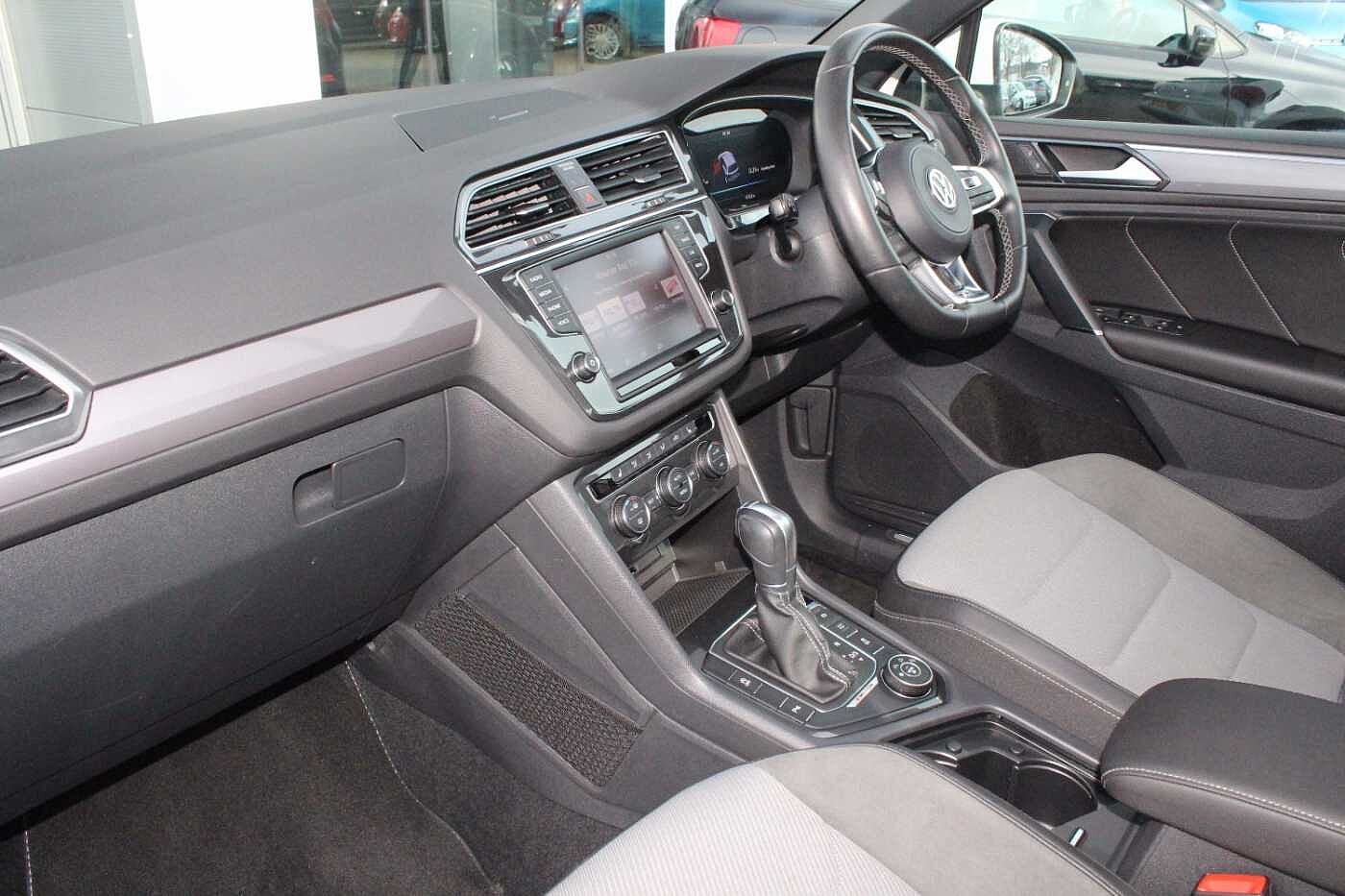 Used Volkswagen Tiguan 2016 for sale - 76774689: Photo 2