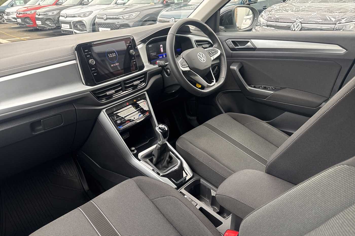 Used Volkswagen T-Roc 2023 for sale - 76675725: Photo 2