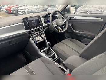 Used Volkswagen T-Roc 2023 for sale - 76675725: Photo