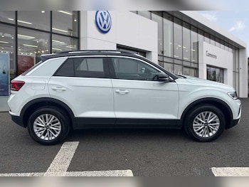 Used Volkswagen T-Roc 2023 for sale - 76675725: Photo