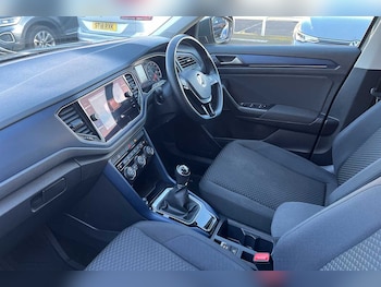 Used Volkswagen T-Roc 2021 for sale - 76681007: Photo