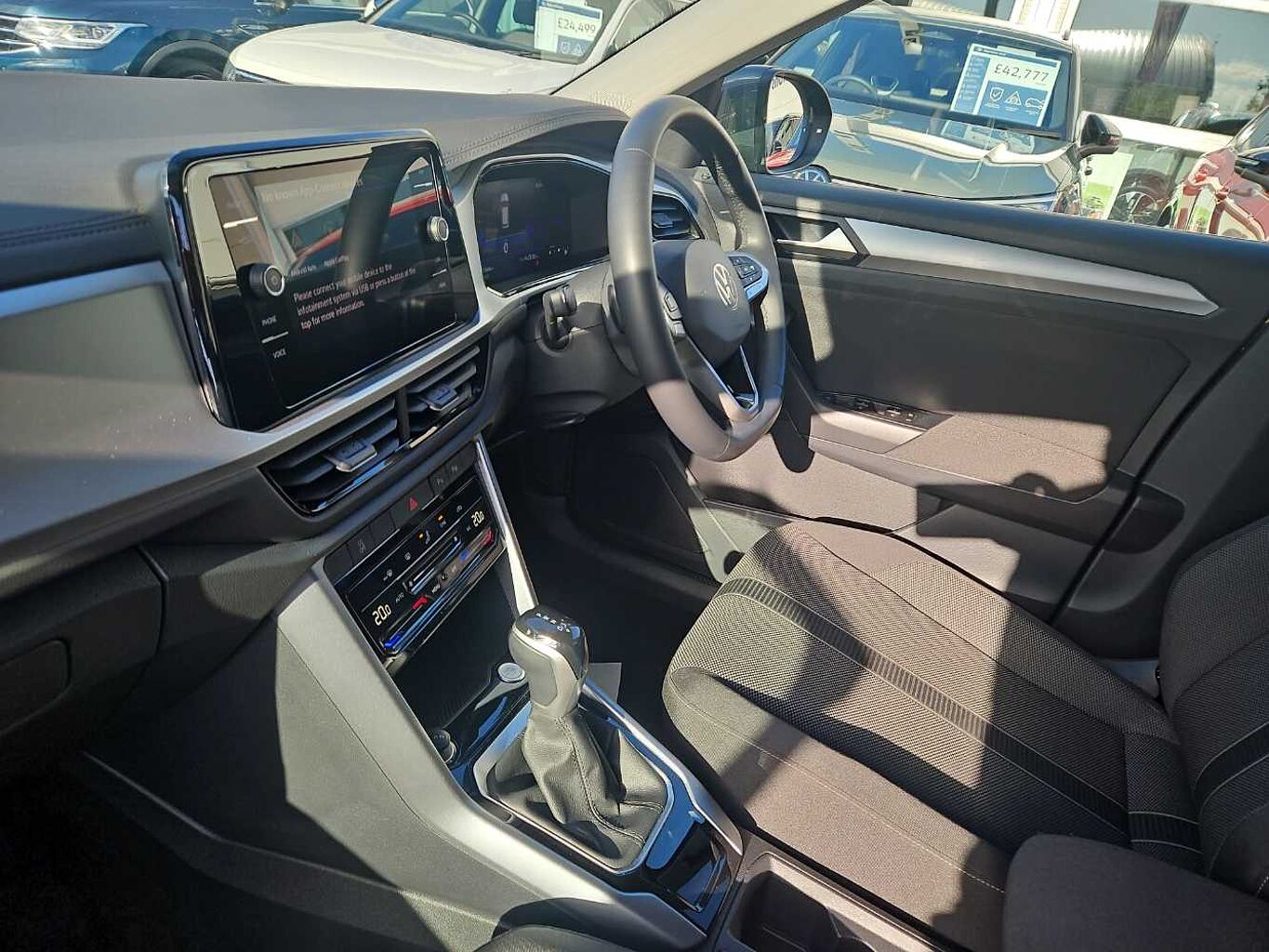 Used Volkswagen T-Roc 2025 for sale - 76681441: Photo 2