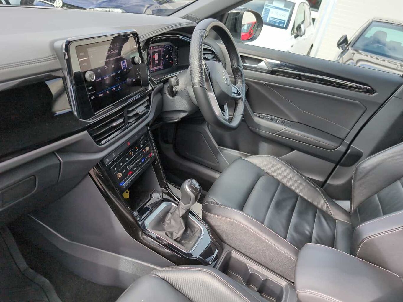 Used Volkswagen T-Roc 2022 for sale - 76675332: Photo 2