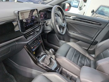 Used Volkswagen T-Roc 2022 for sale - 76675332: Photo