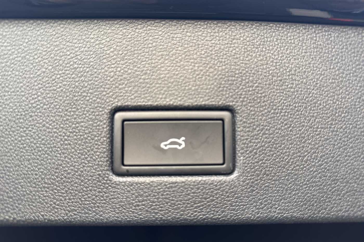 Used Volkswagen T-Roc 2025 for sale - 76692405: Photo 9