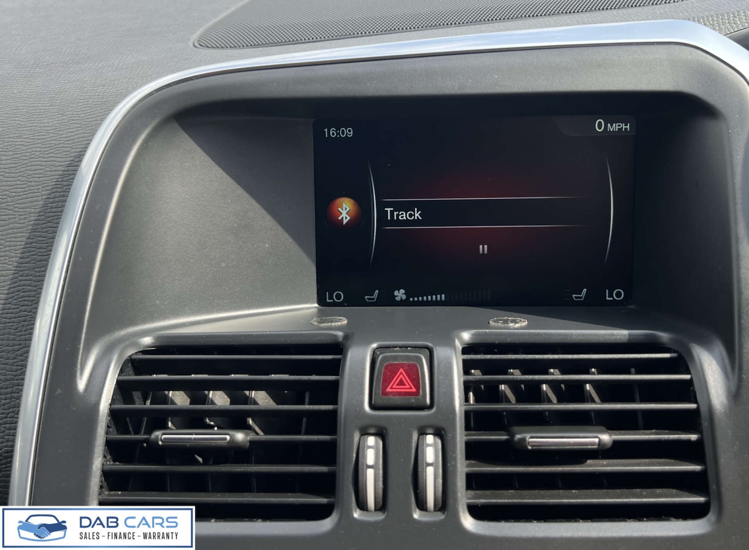 Used Volvo XC60 2015 for sale - 76921216: Photo 25