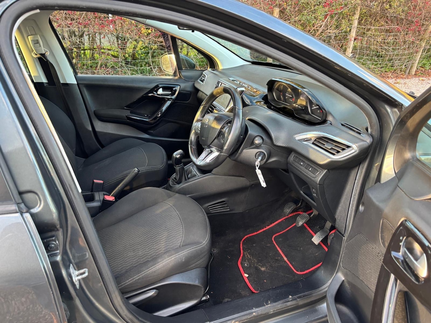 Used Peugeot 208 2017 for sale - 76698940: Photo 13