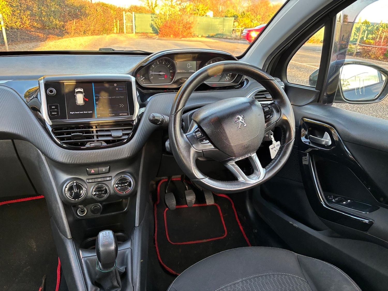 Used Peugeot 208 2017 for sale - 76698940: Photo 14