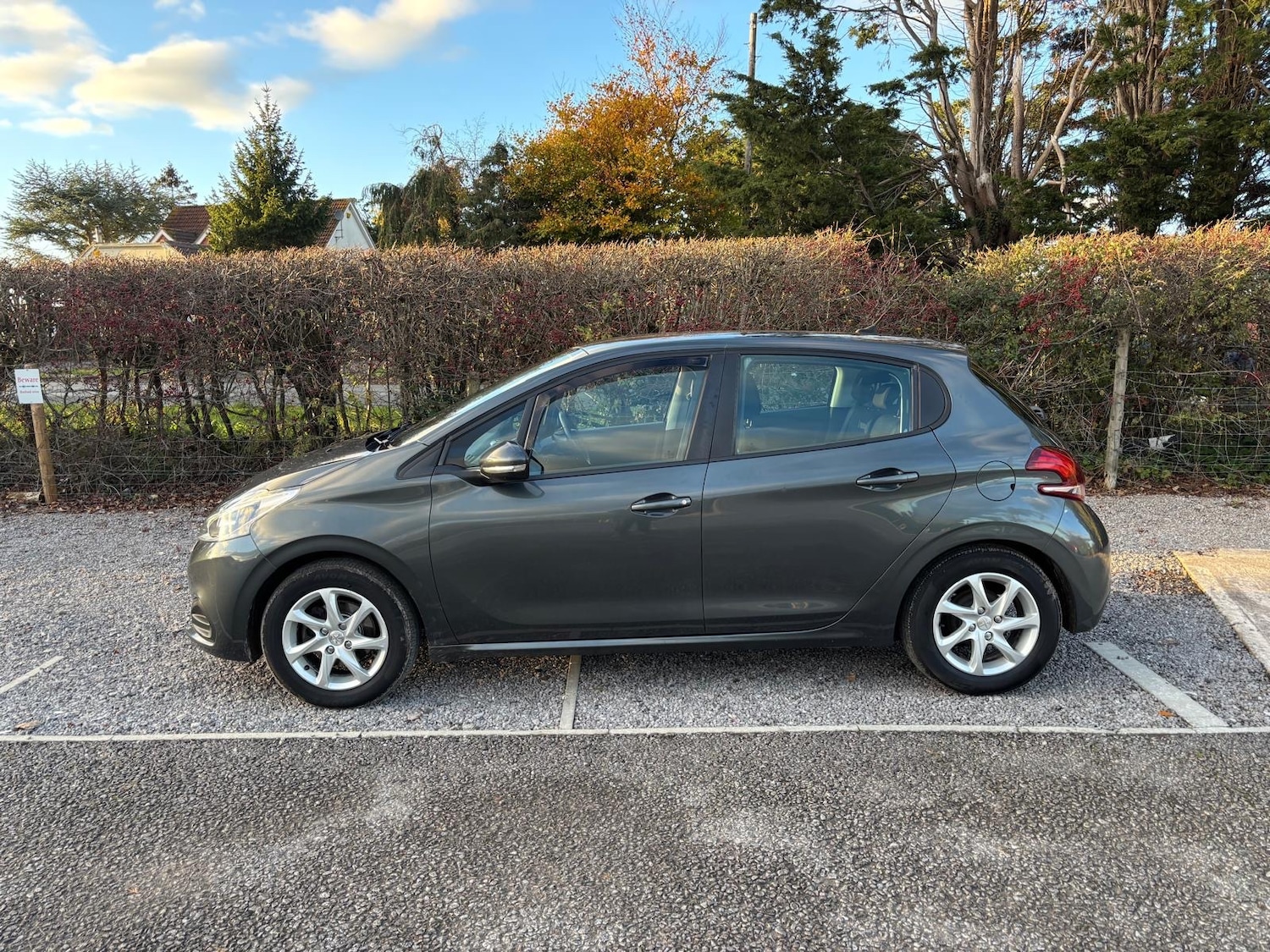 Used Peugeot 208 2017 for sale - 76698940: Photo 2