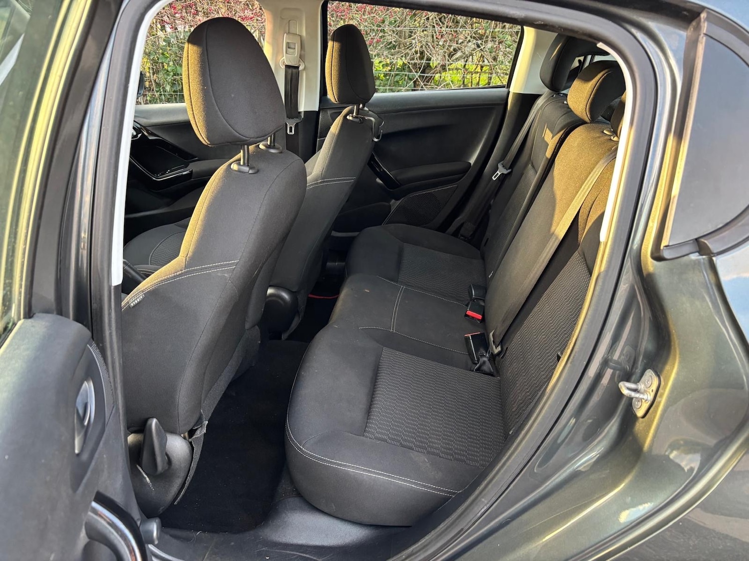 Used Peugeot 208 2017 for sale - 76698940: Photo 3