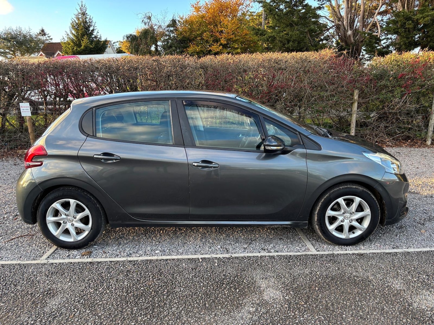 Used Peugeot 208 2017 for sale - 76698940: Photo 8