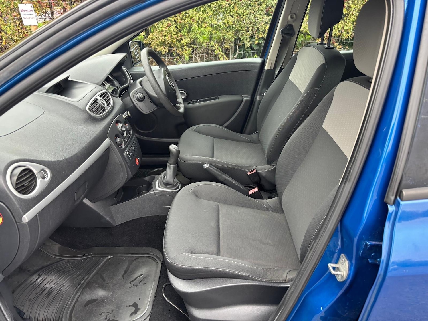 Used Renault Clio 2010 for sale - 76273128: Photo 6