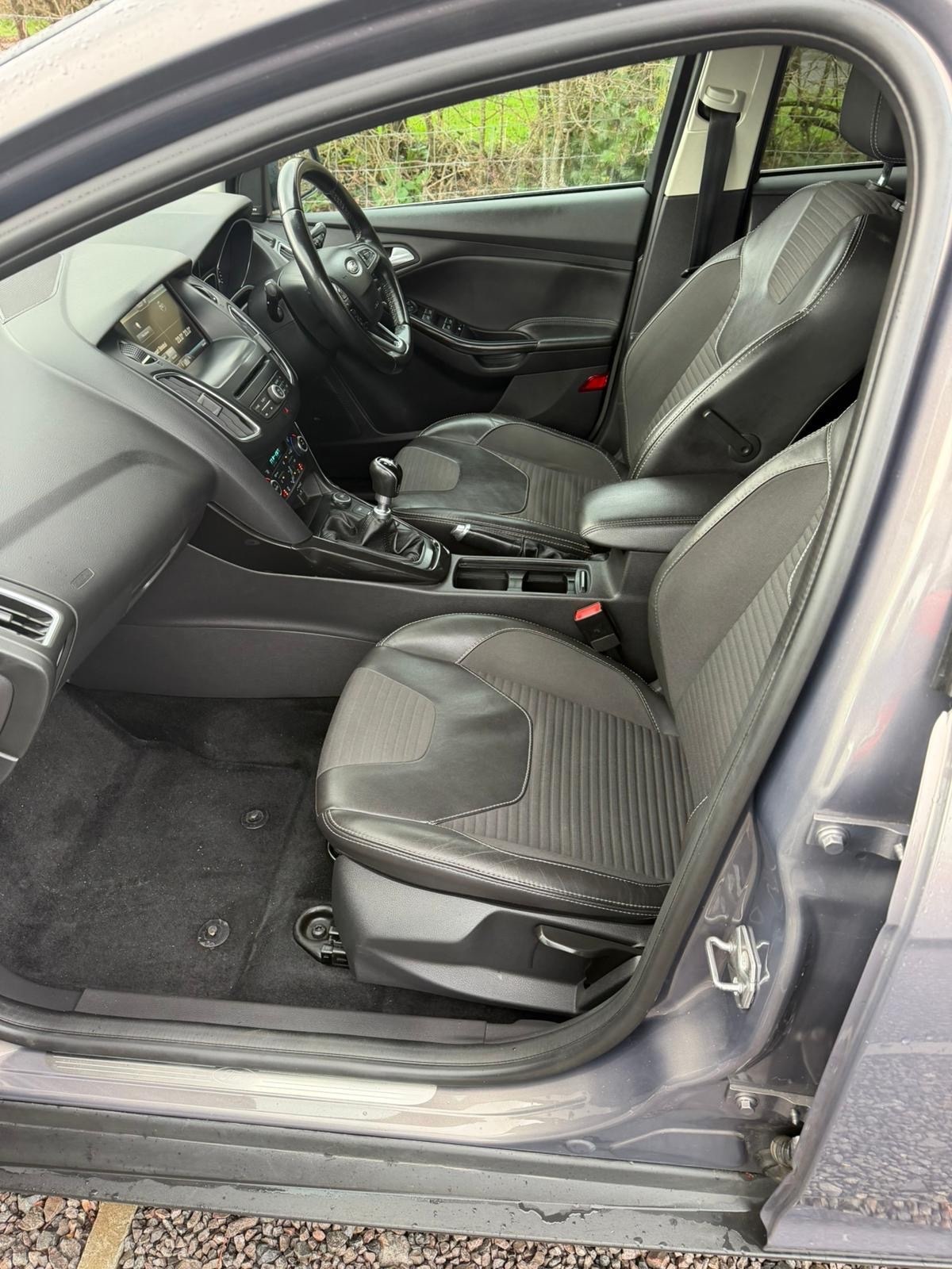 Used Ford Focus 2015 for sale - 77536119: Photo 4