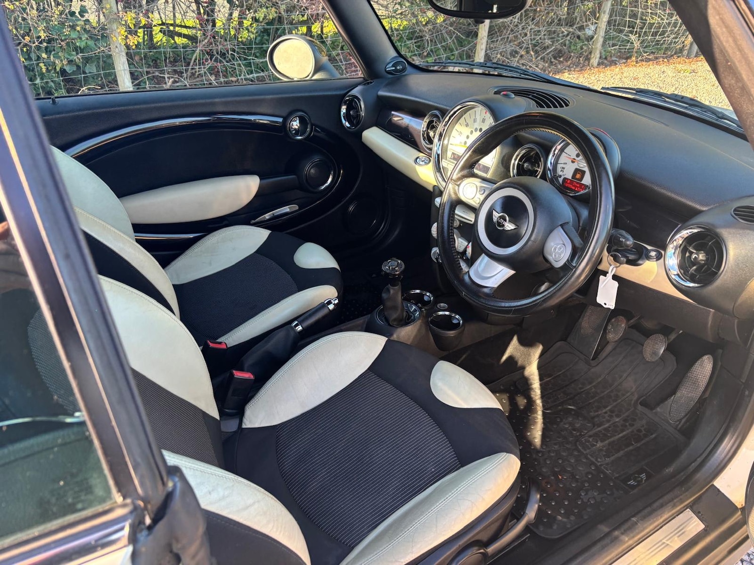 Used MINI Convertible 2010 for sale - 76603244: Photo 11