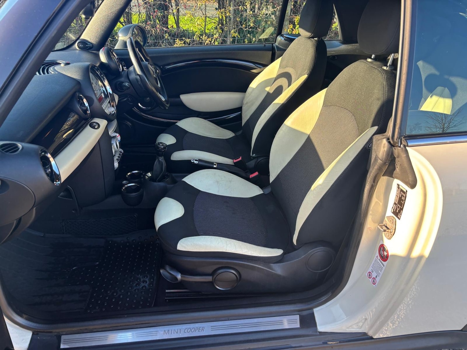 Used MINI Convertible 2010 for sale - 76603244: Photo 6