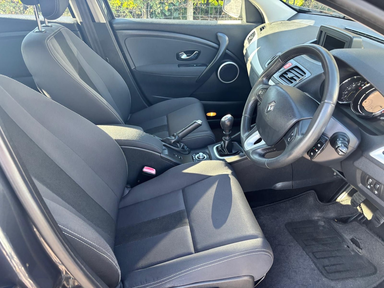 Used Renault Megane 2011 for sale - 76209184: Photo 15