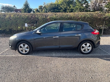 Used Renault Megane 2011 for sale - 76209184: Photo 2