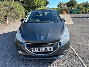 Peugeot - 208