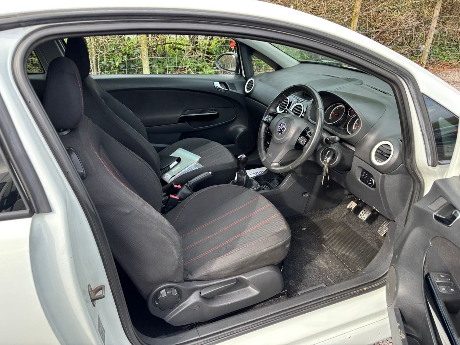 Used Vauxhall Corsa 2011 for sale - 77872957: Photo 2