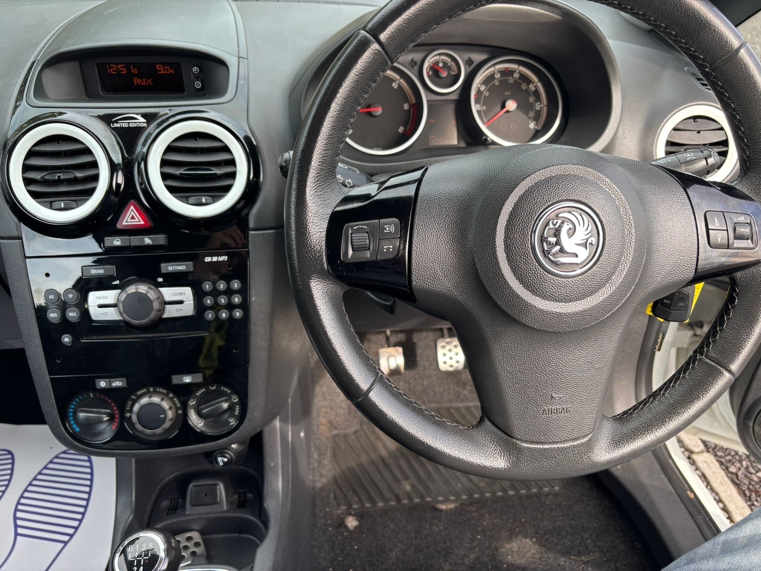 Used Vauxhall Corsa 2011 for sale - 77872957: Photo 8