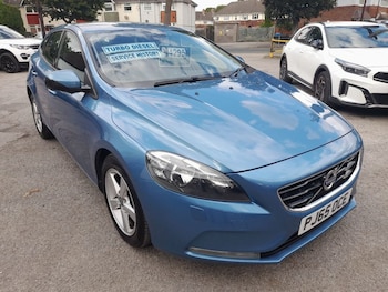 2015 - D2 [120] ES 5dr