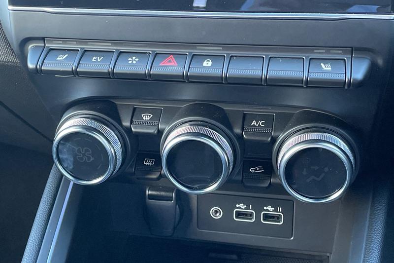 Used Renault Clio 2024 for sale - 76782338: Photo 15