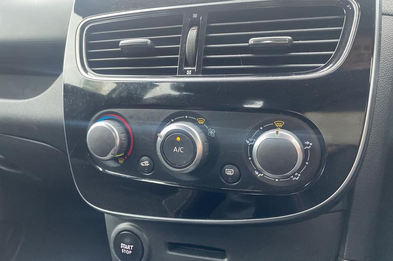 Used Renault Clio 2017 for sale - 77186930: Photo 15