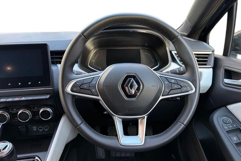 Used Renault Clio 2023 for sale - 76716381: Photo 11