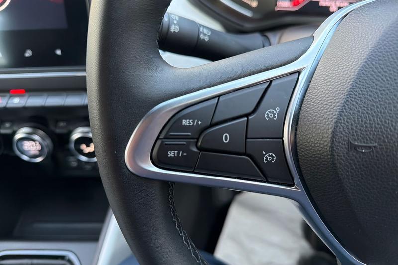 Used Renault Clio 2023 for sale - 76716381: Photo 21