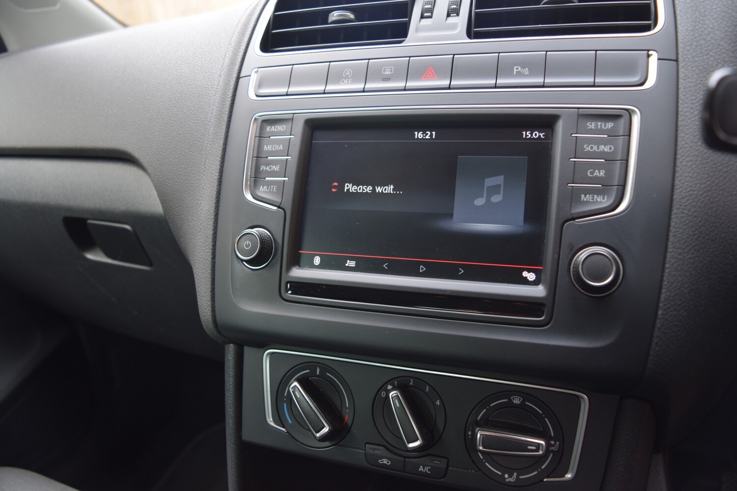 Used Volkswagen Polo 2016 for sale - 76023909: Photo 40