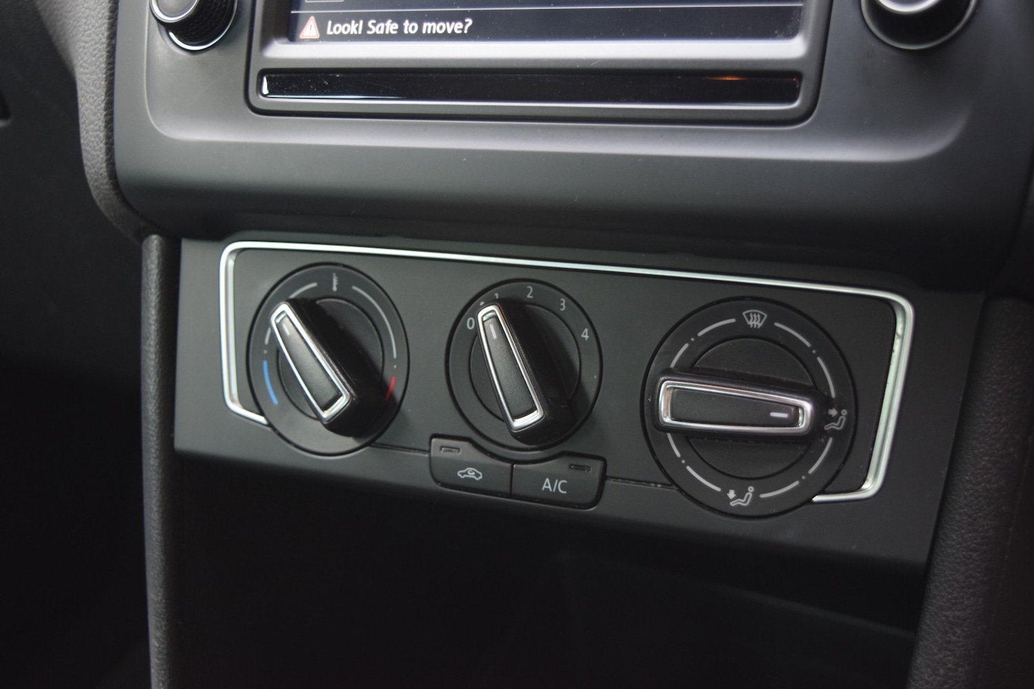 Used Volkswagen Polo 2016 for sale - 76023909: Photo 42