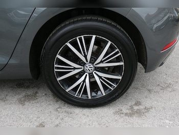 Used Volkswagen Golf 2018 for sale - 77603384: Photo