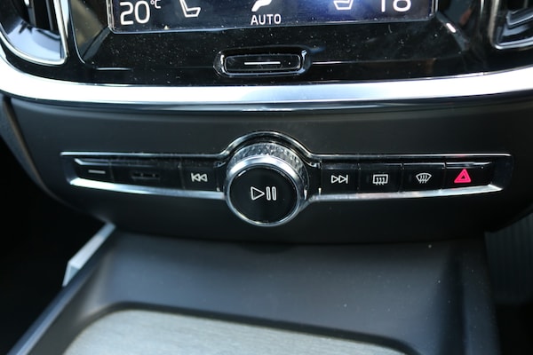 Used Volvo V60 2018 for sale - 76174059: Photo 25