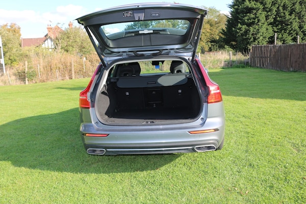 Used Volvo V60 2018 for sale - 76174059: Photo 6