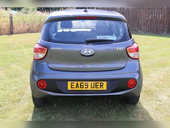 Used Hyundai i10 2019 for sale - 77464744: Photo
