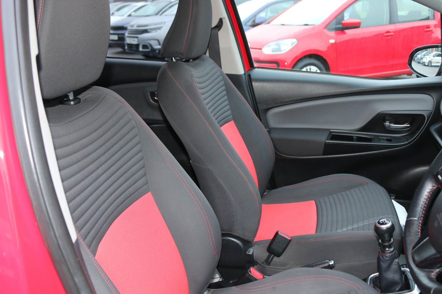 Used Toyota Yaris 2015 for sale - 77303740: Photo 10