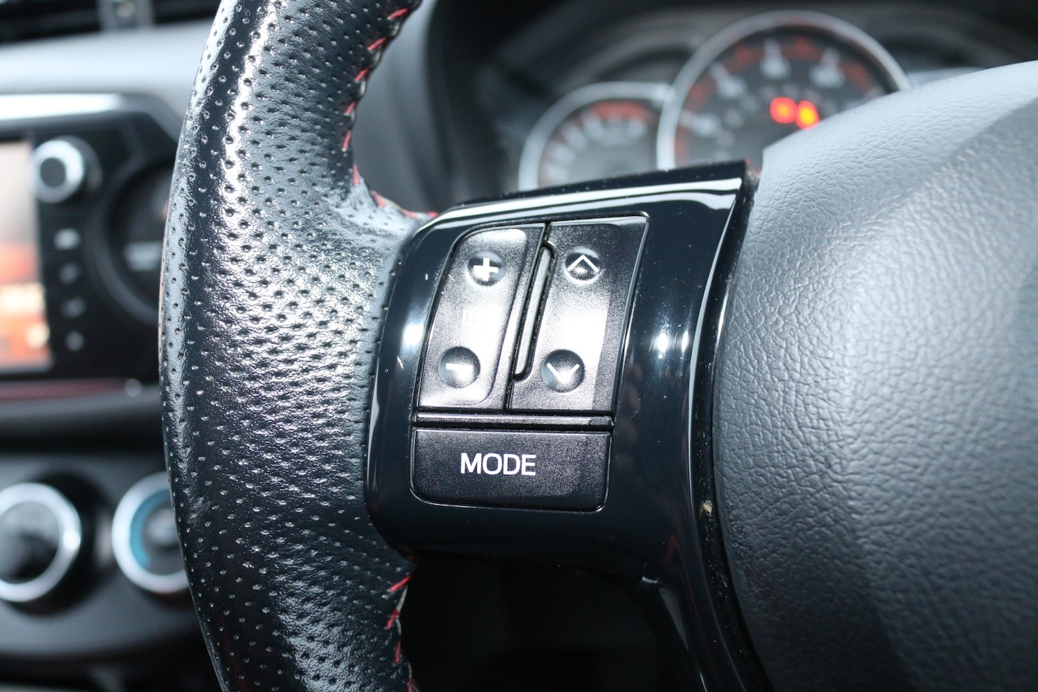 Used Toyota Yaris 2015 for sale - 77303740: Photo 14