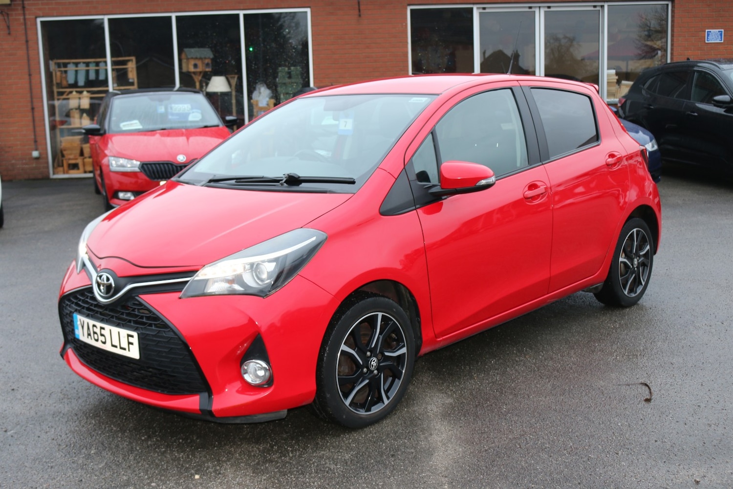 Used Toyota Yaris 2015 for sale - 77303740: Photo 3