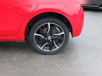 Used Toyota Yaris 2015 for sale - 77303740: Photo