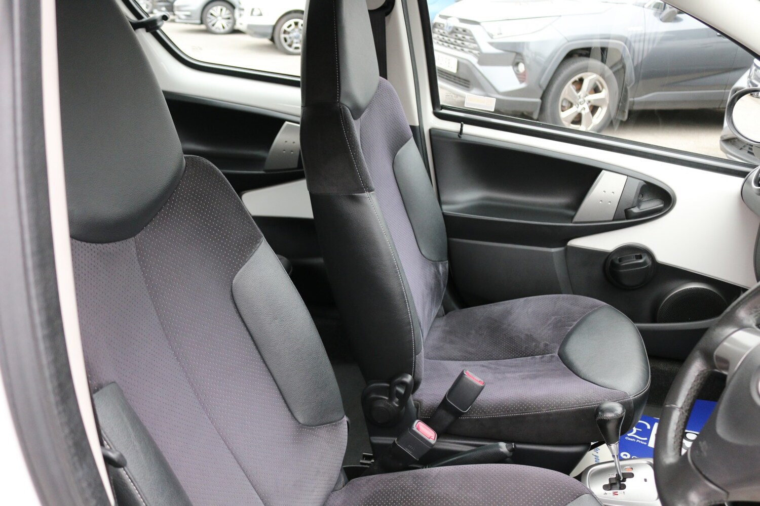 Used Toyota AYGO 2013 for sale - 77968717: Photo 8