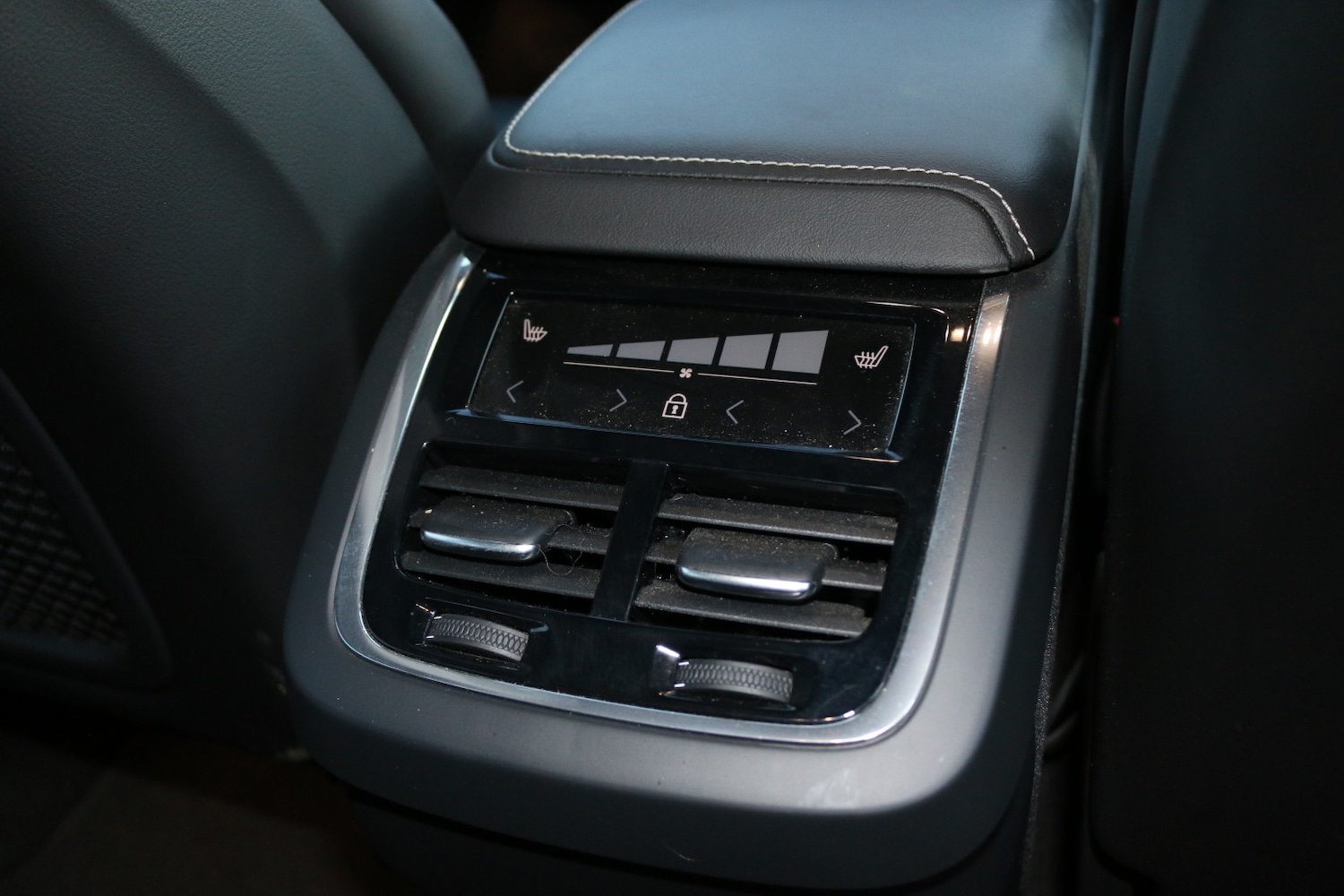 Used Volvo XC60 2023 for sale - 76785038: Photo 10