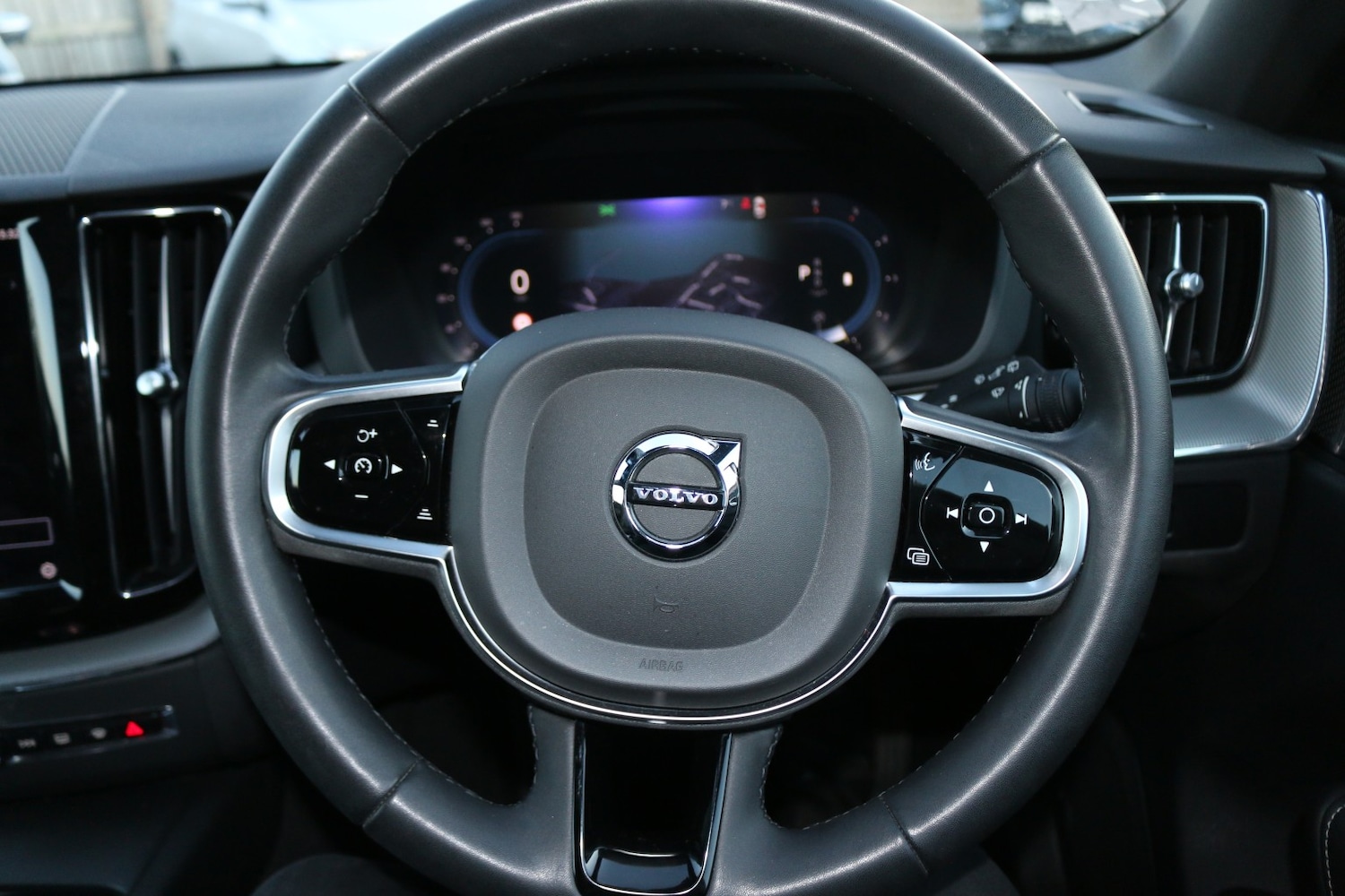 Used Volvo XC60 2023 for sale - 76785038: Photo 15