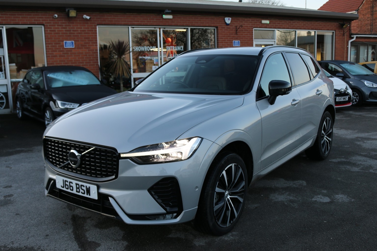 Used Volvo XC60 2023 for sale - 76785038: Photo 3