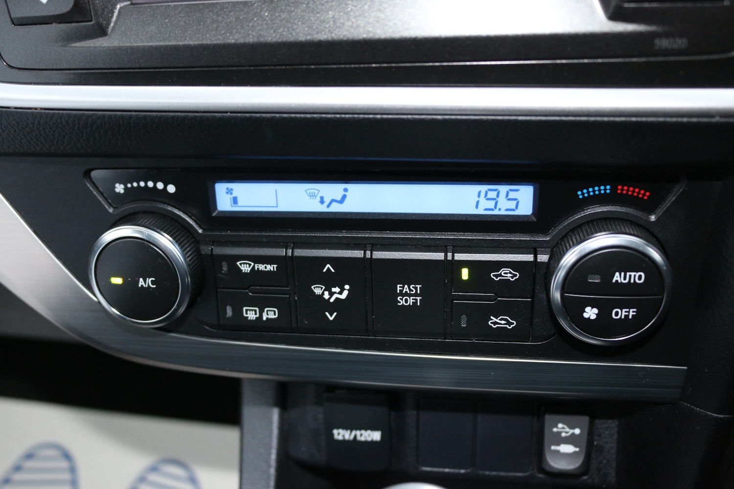 Used Toyota Auris 2013 for sale - 76571168: Photo 15