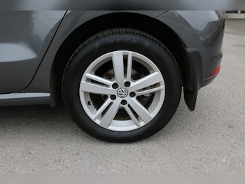 Used Volkswagen Polo 2017 for sale - 77603374: Photo